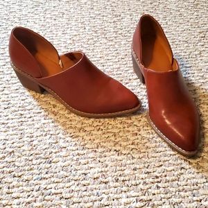 Universal Thread dress booties size 8.5 brown